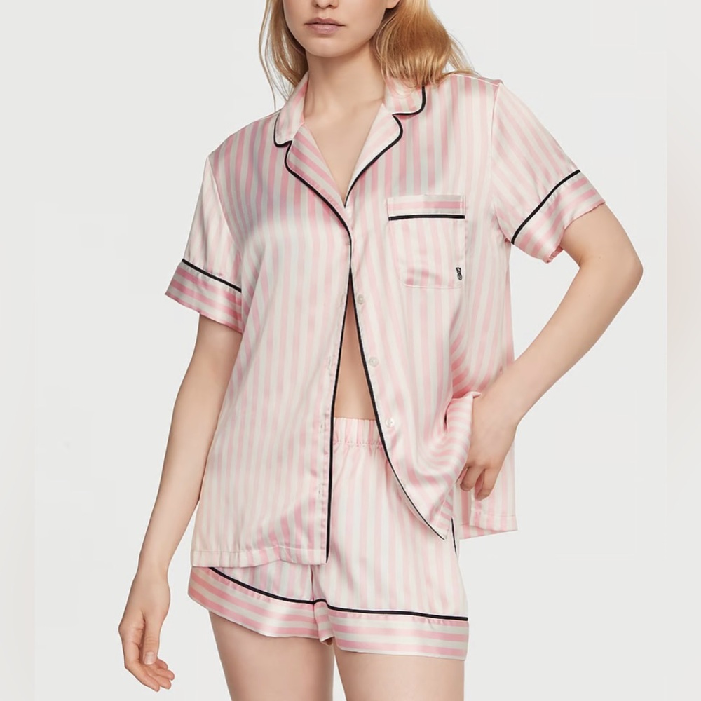 VICTORIA'S SECRET
Glazed Satin Short Pajama Set